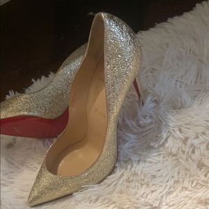 Christian louboutin pumps gold size 40 worn once
